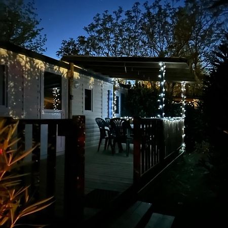 Mobil-Home Au Pied Du Luberon La Roque-d'Antheron Eksteriør billede