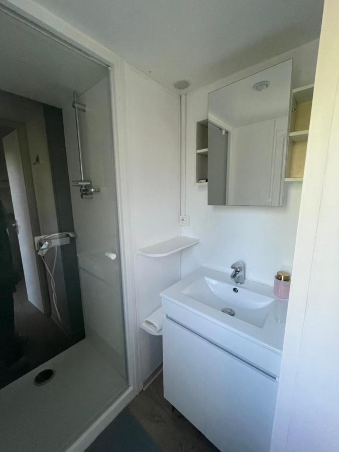 Mobil-Home Au Pied Du Luberon La Roque-d'Antheron Eksteriør billede