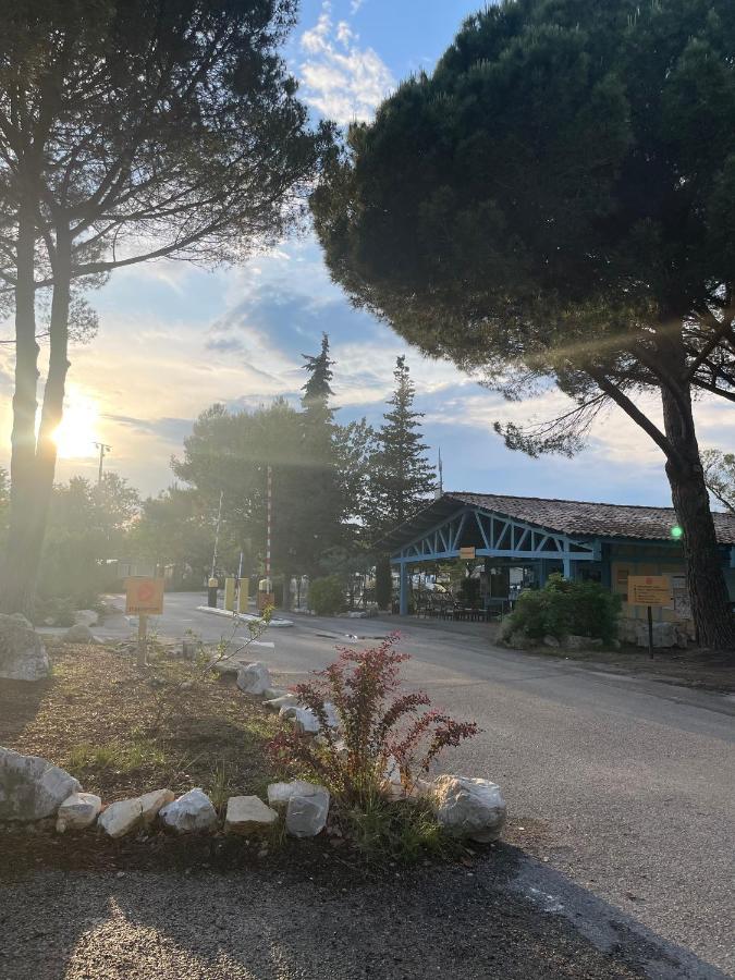 Mobil-Home Au Pied Du Luberon La Roque-d'Antheron Eksteriør billede