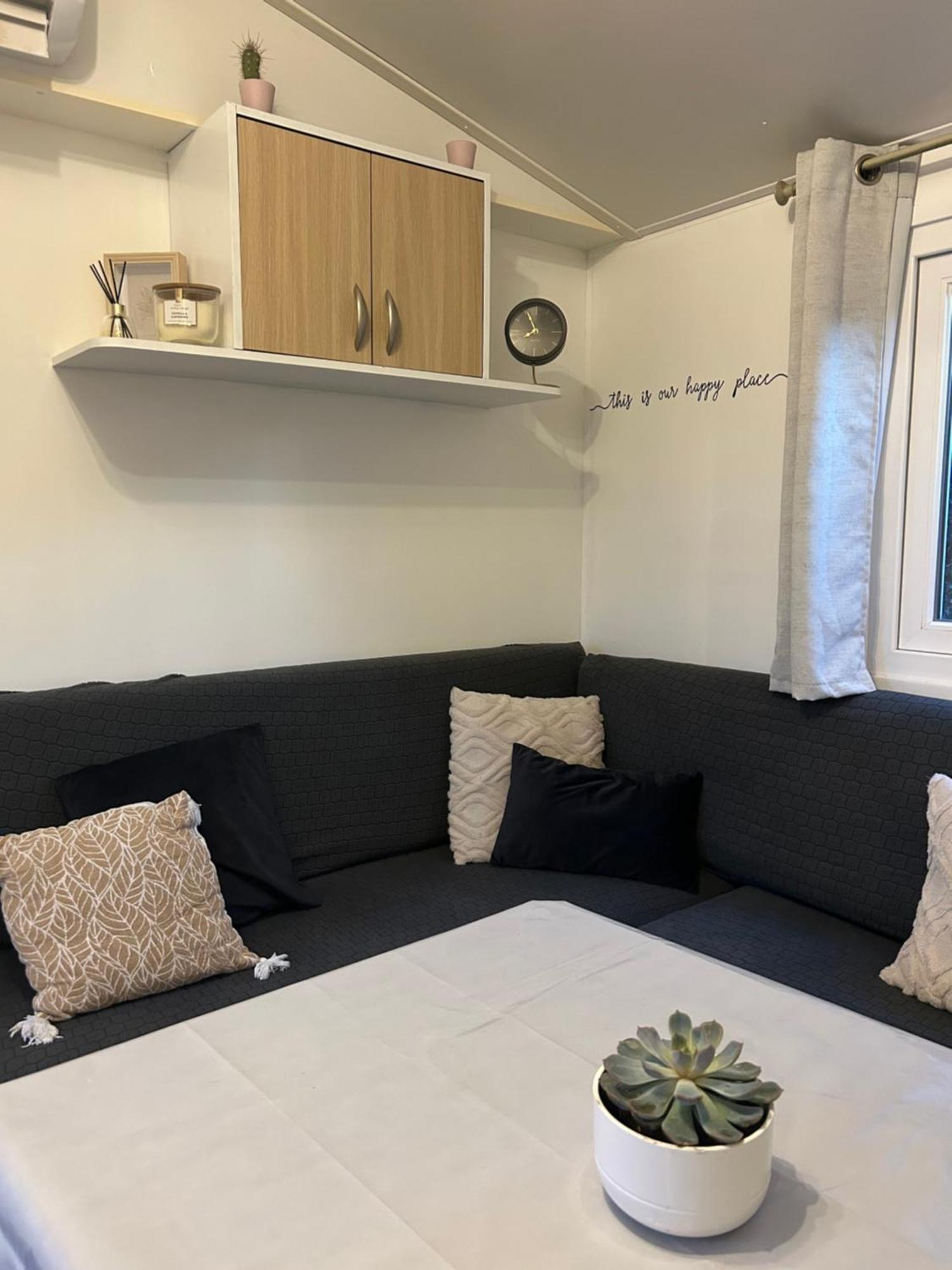Mobil-Home Au Pied Du Luberon La Roque-d'Antheron Eksteriør billede
